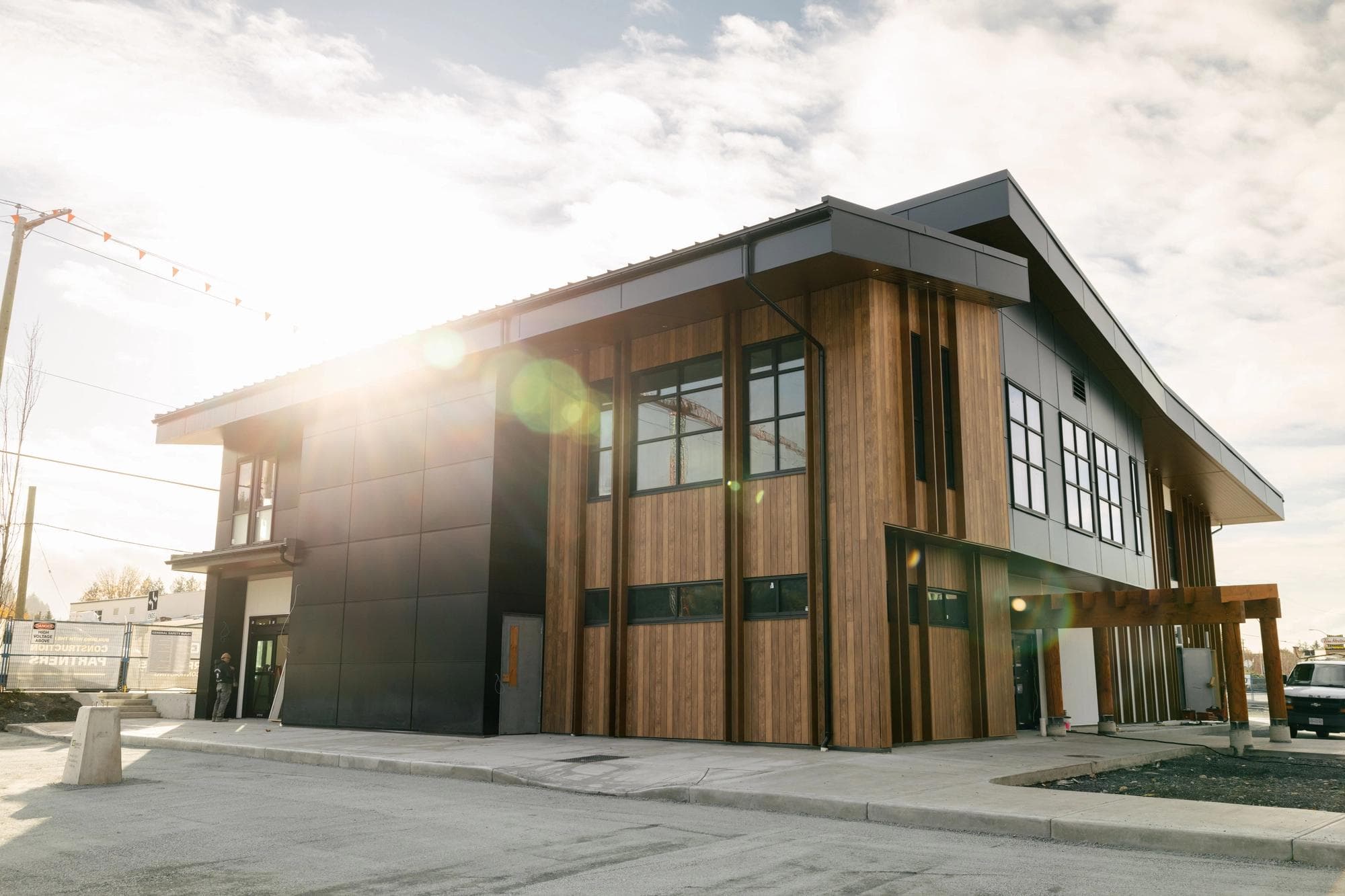 Ch'íyáqtel Administrative Building